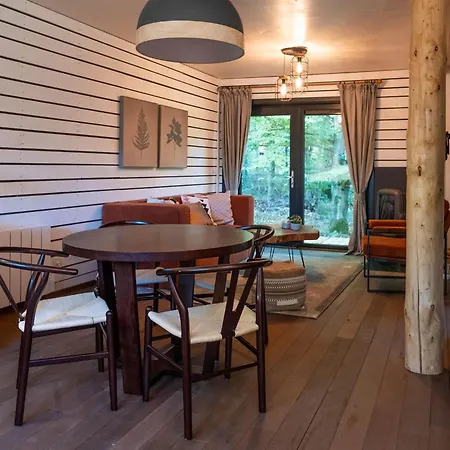 Tranquil Forest Hideaway *